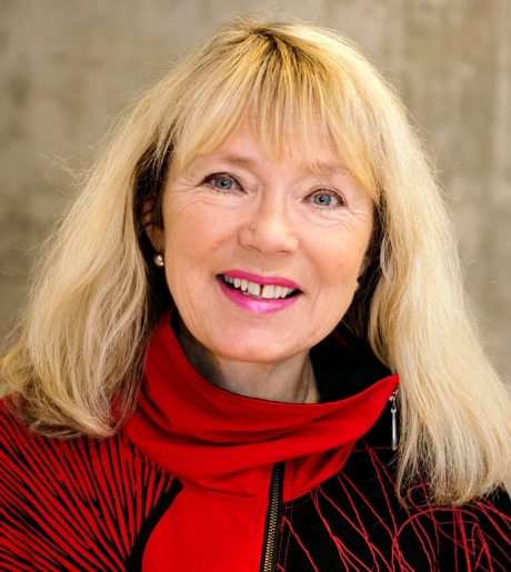 Eva Bratholm